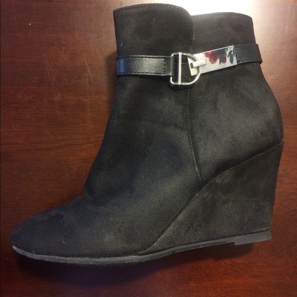 CL by Laundry Black Ankle Booties - Picture 2 of 4